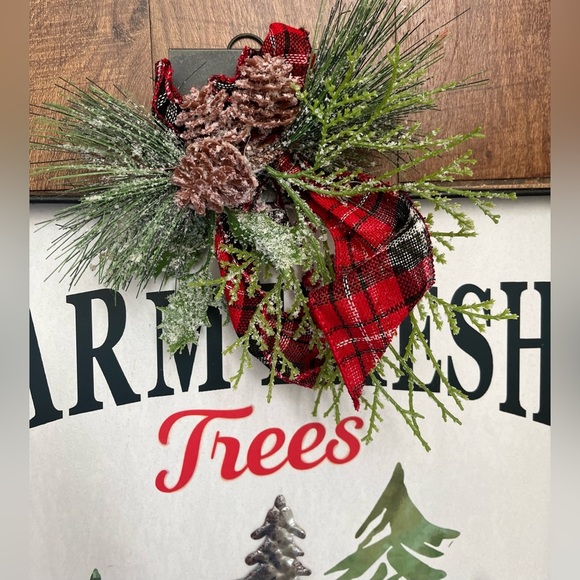 Brand new “farm fresh trees” Christmas wall sign - Picture 2 of 6